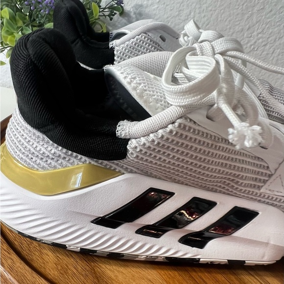 8.5 Adidas Pro Bounce 2019 Low White Black Gold Basketball Shoes EF0472 Mens - Picture 12 of 14